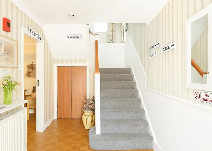 All Seasons Gatwick Guest House & Parking Horley 