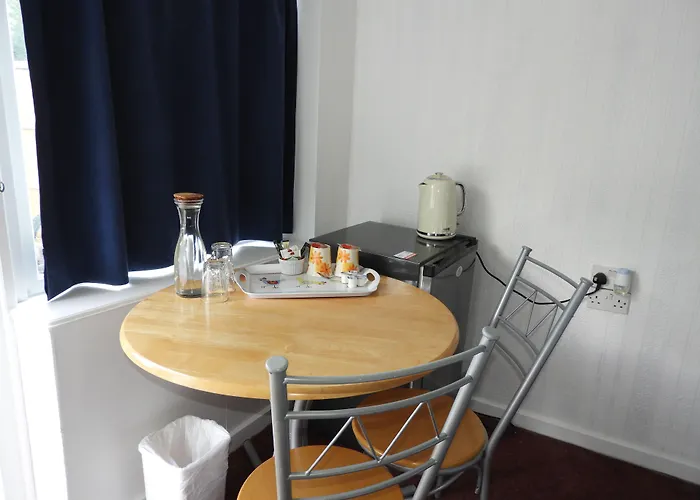 All Seasons Gatwick Guest House & Parking Horley 